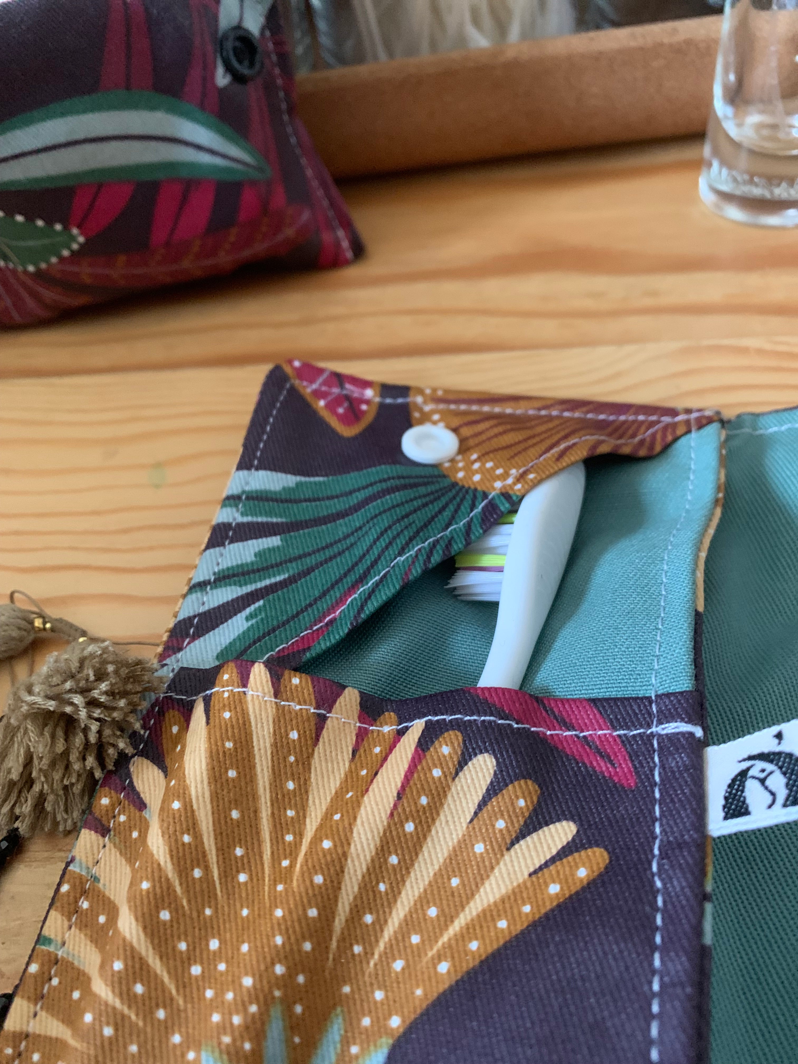 Ensemble nomade : housse à savon et housse à brosse à dent