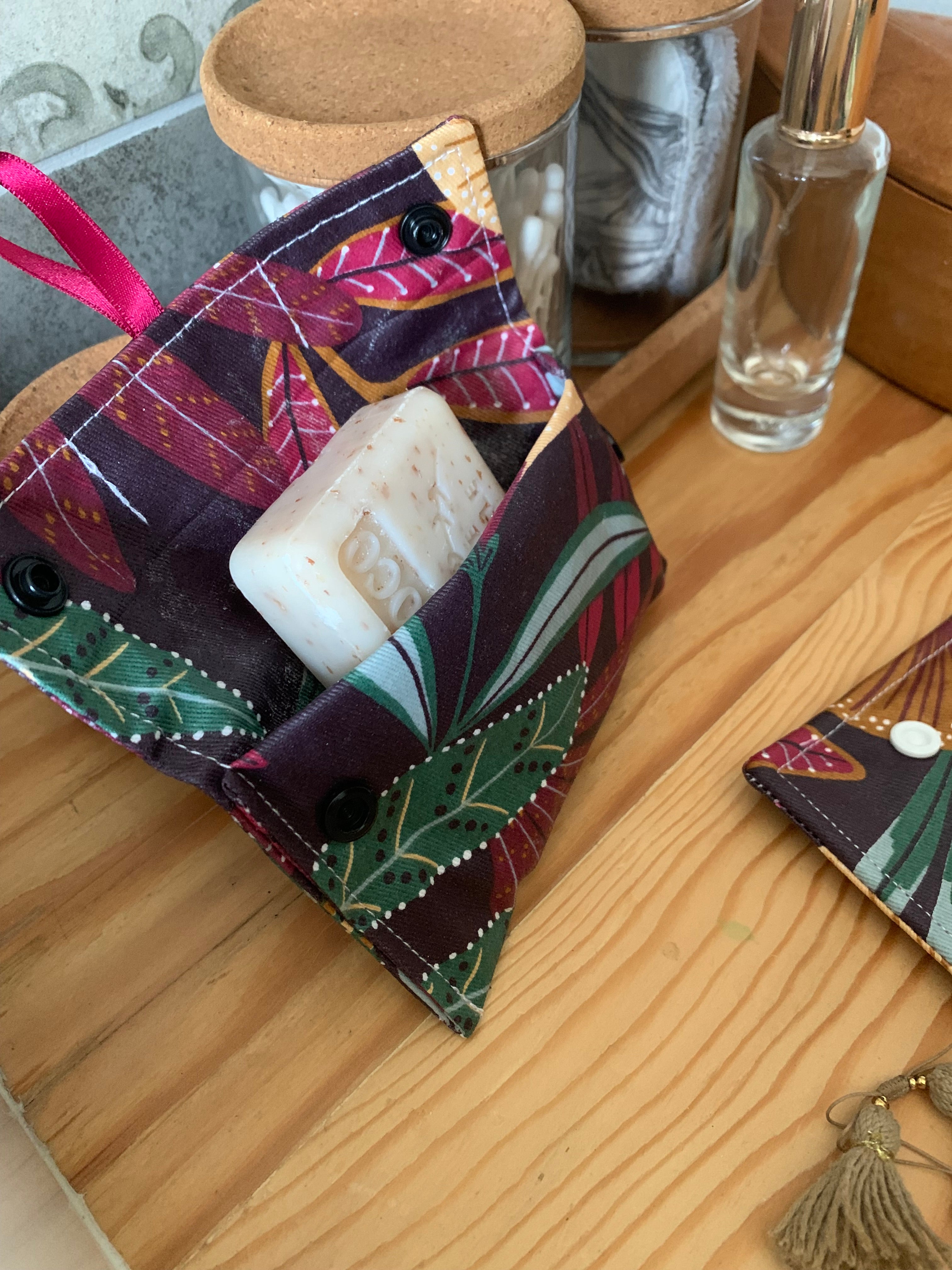 Ensemble nomade : housse à savon et housse à brosse à dent