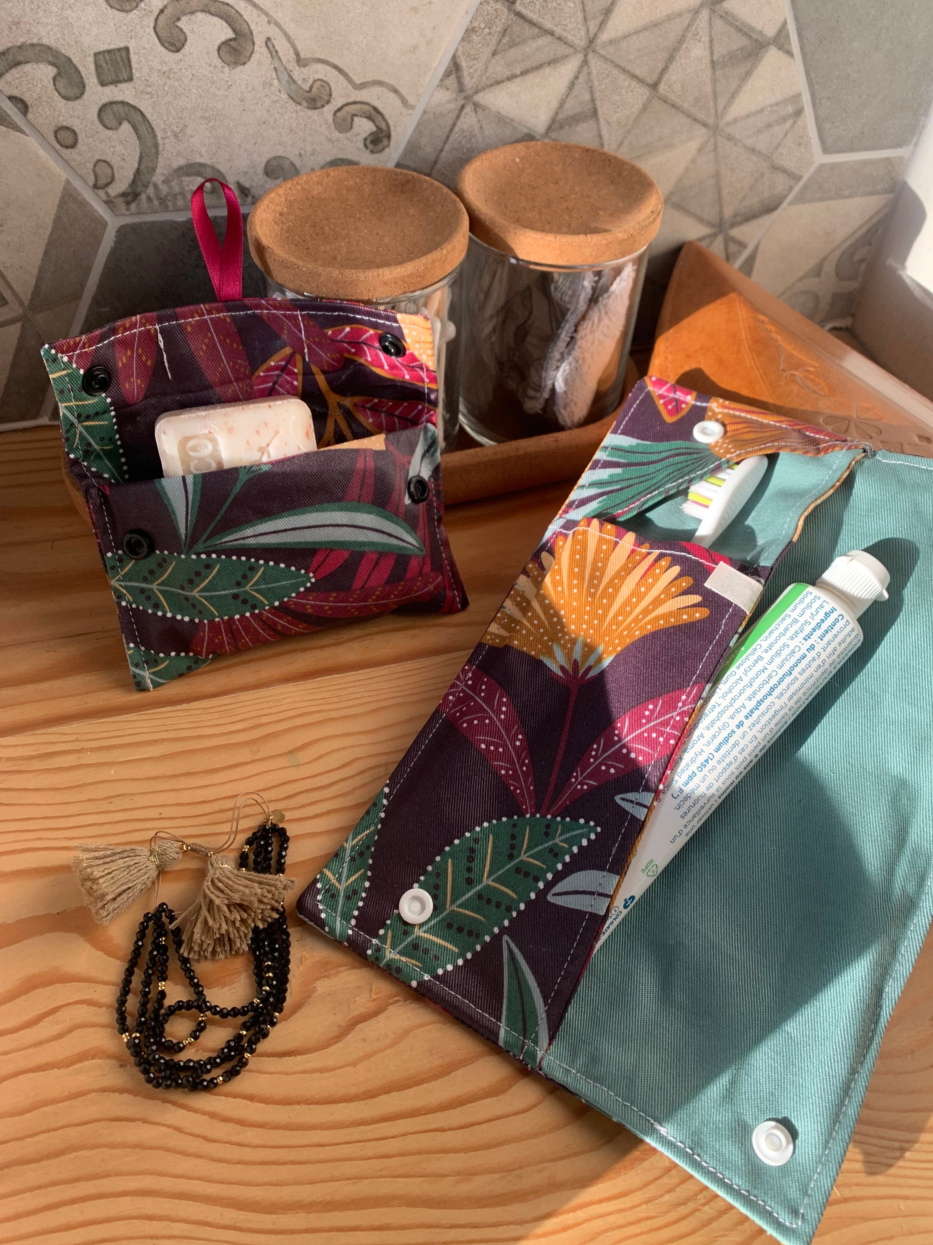 Ensemble nomade : housse à savon et housse à brosse à dent