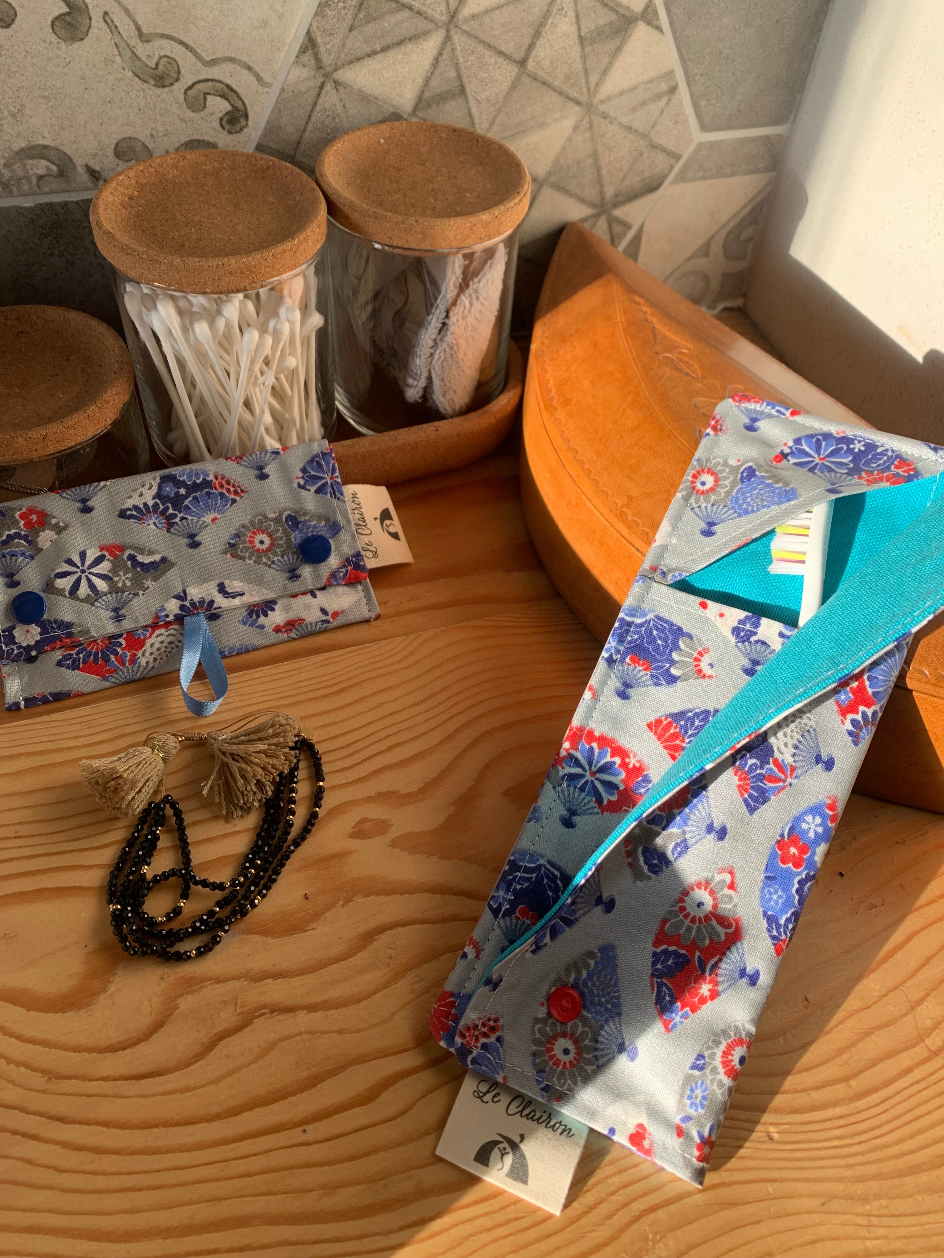 Ensemble nomade : housse à savon et housse à brosse à dent