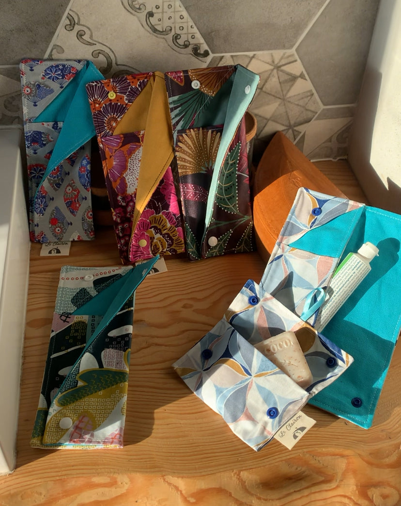 Ensemble nomade : housse à savon et housse à brosse à dent